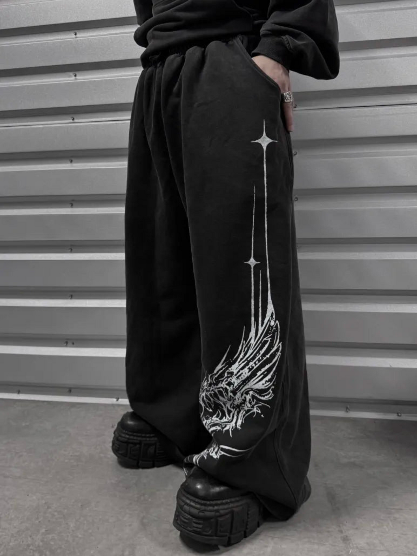 RAVEN DARK SWEATPANTS