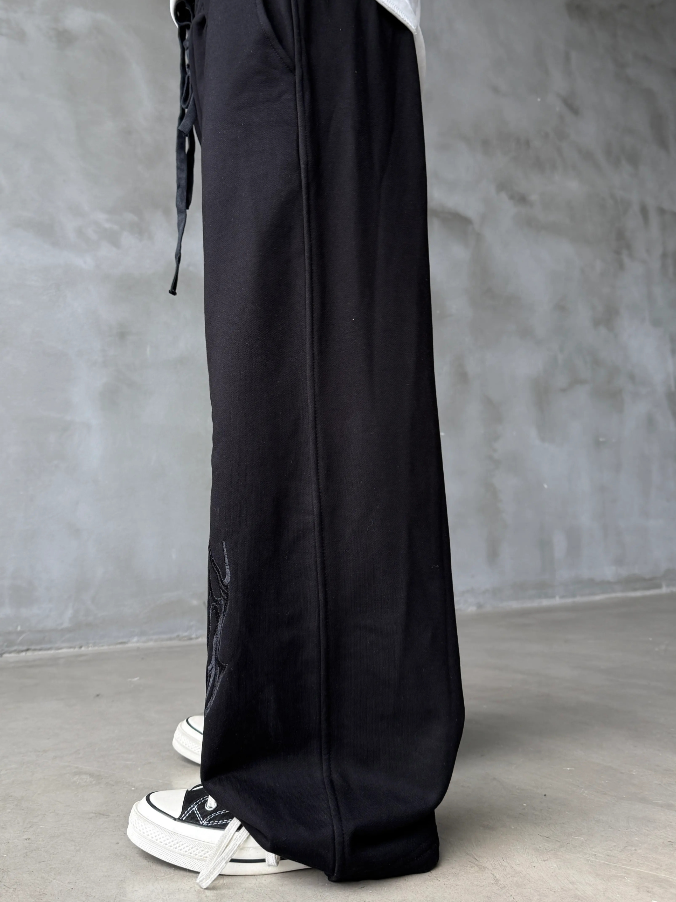 GOTHIC SPIRE EMBROIDERED SWEATPANTS