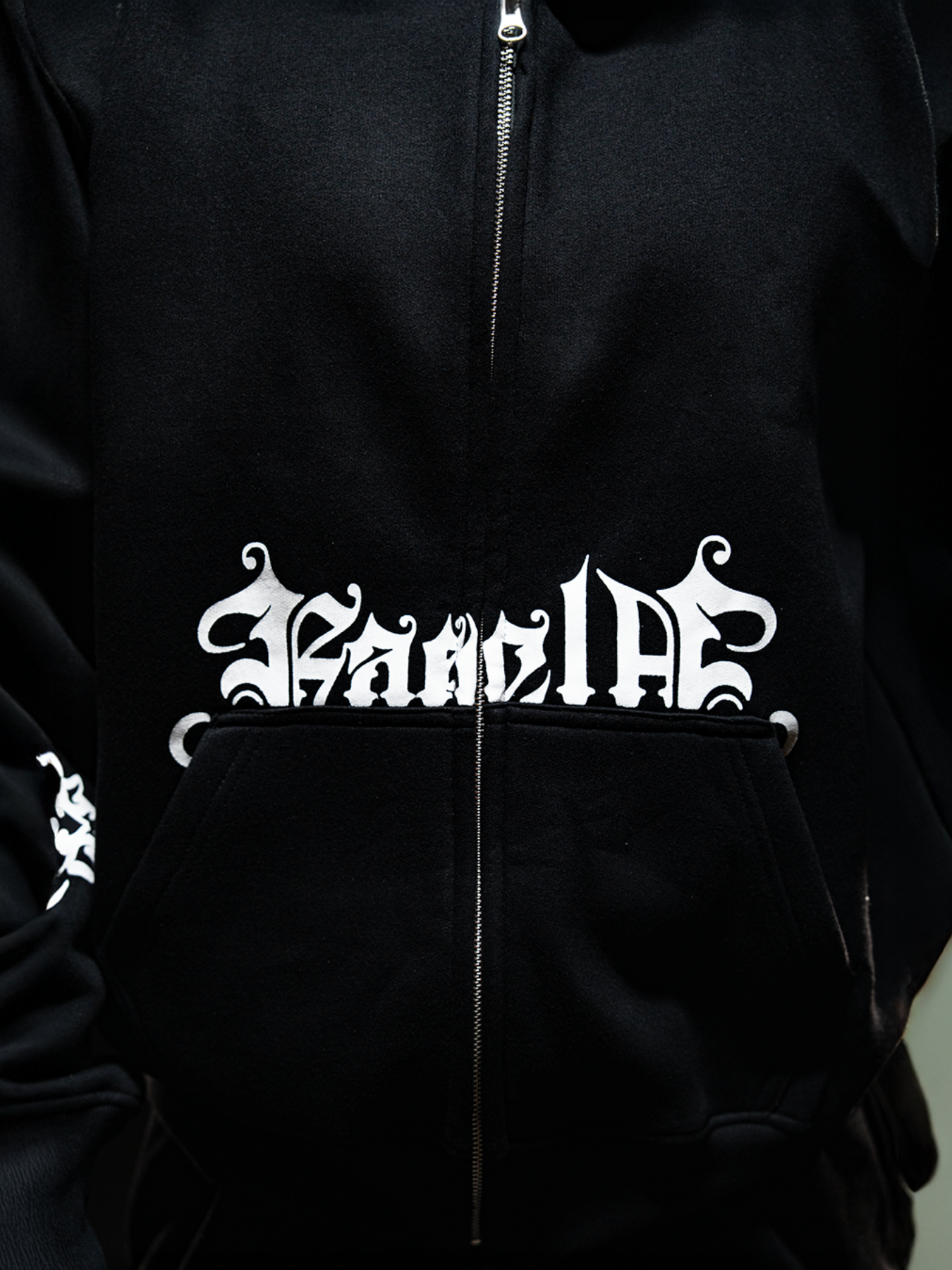 MOSAIC BLACK FRONTZIP HOODIE
