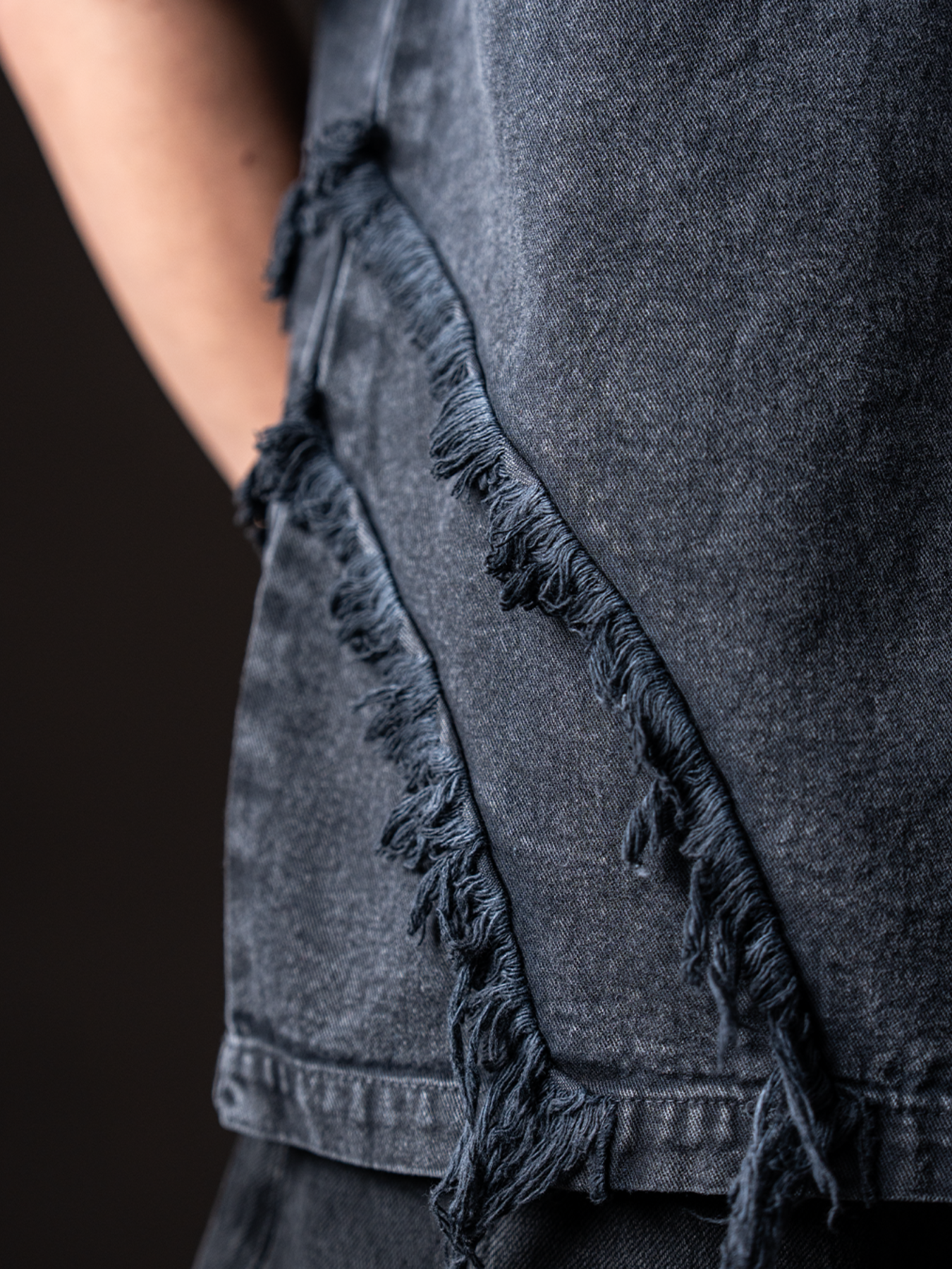 RUIN ARMOR TEE - ACID BLACK