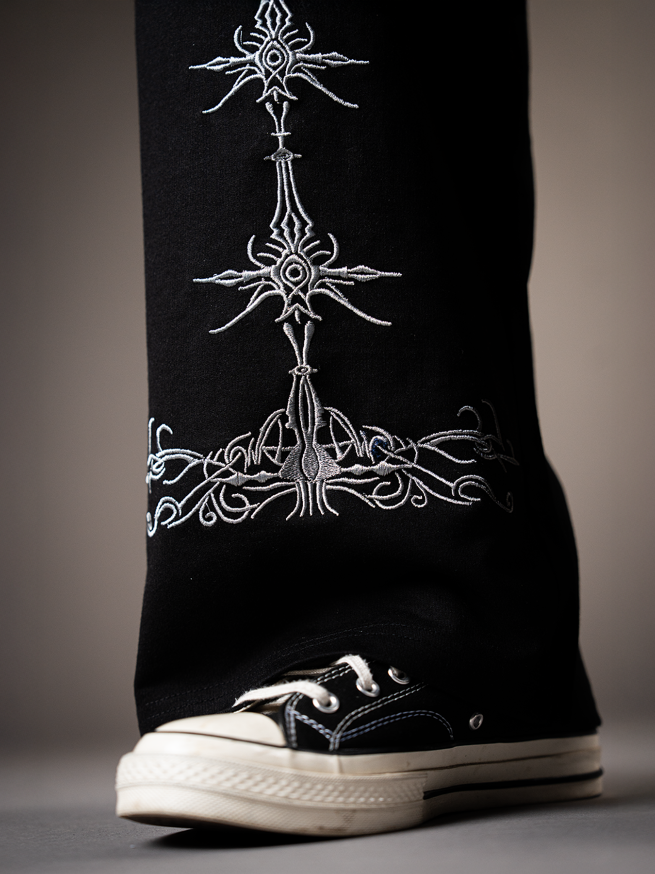 ECLIPSE THORN EMBROIDED PANTS